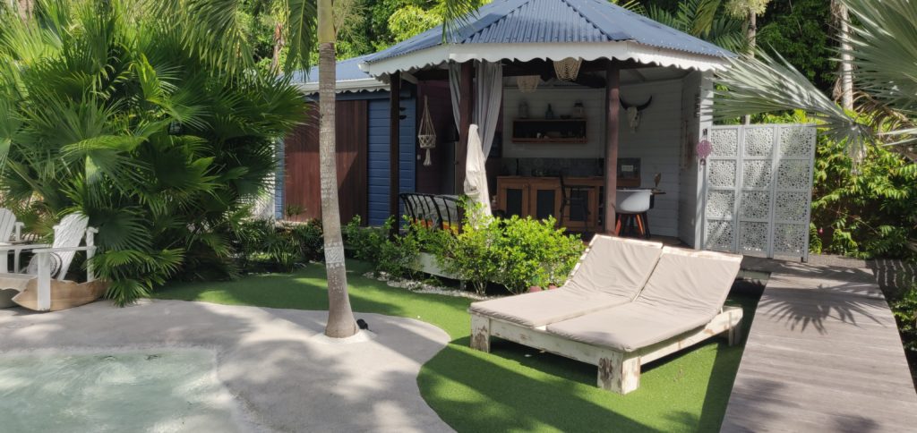 Tiki paradise lodge bungalow 1 : gipsy lodge