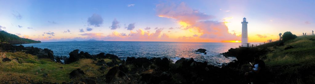 panorama du coucher de soleil au phare de la pointe de vieux-Fort en Guadeloupe