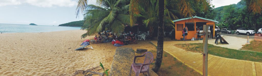 Le chill, beach bar sur la plage de la perle à Dseshaies